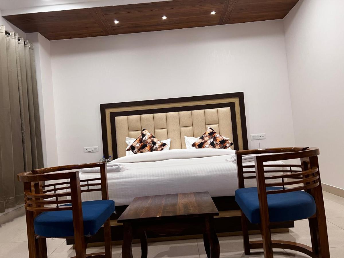 Hotel Himalayan Heritage Sarāhan Exteriör bild