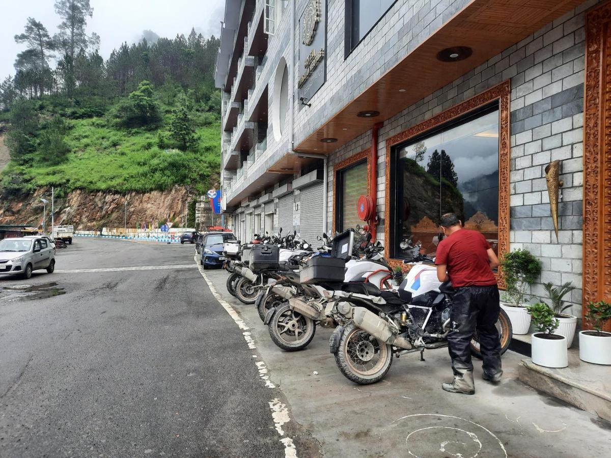 Hotel Himalayan Heritage Sarāhan Exteriör bild